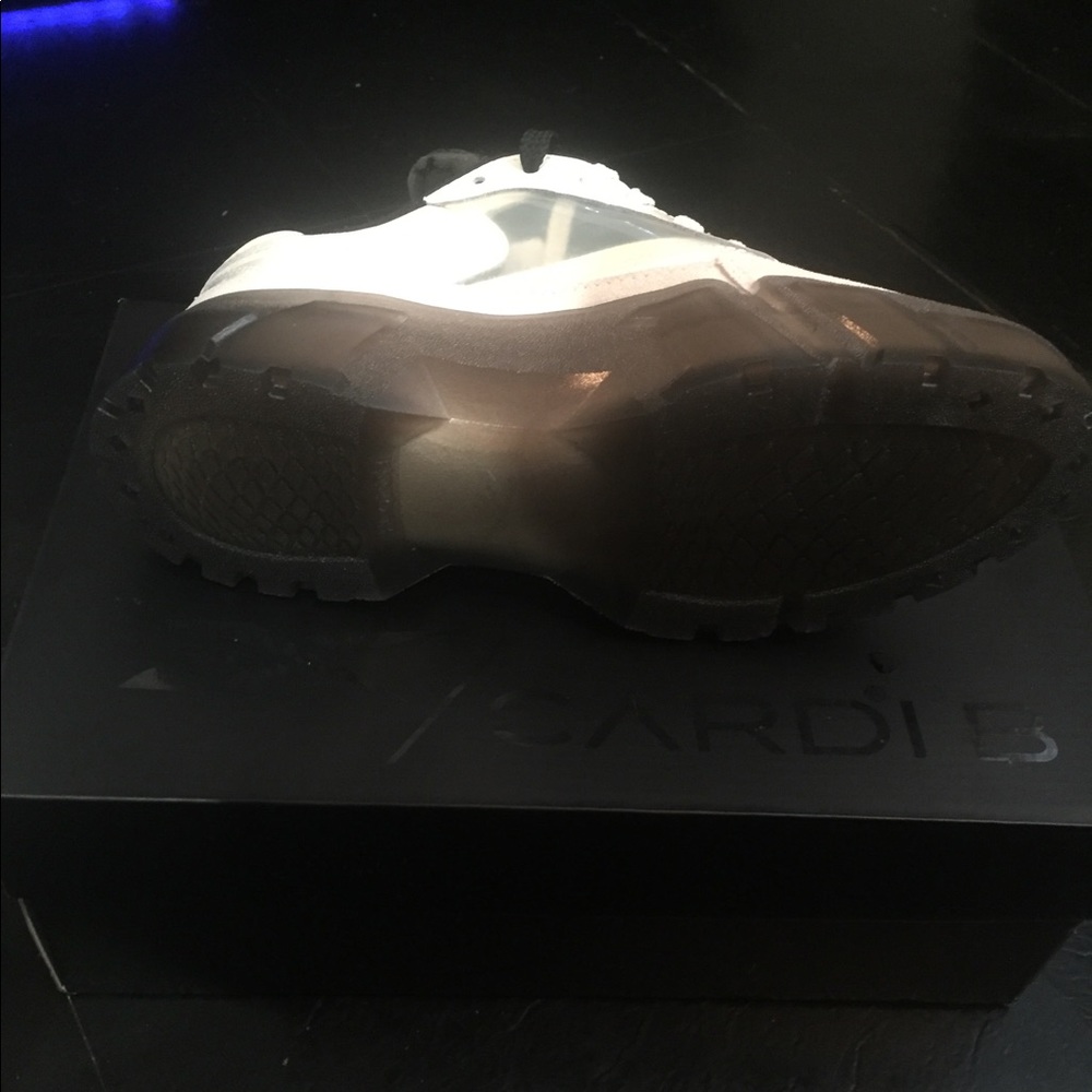 Carbi b x Reebok - Picture 2 of 3